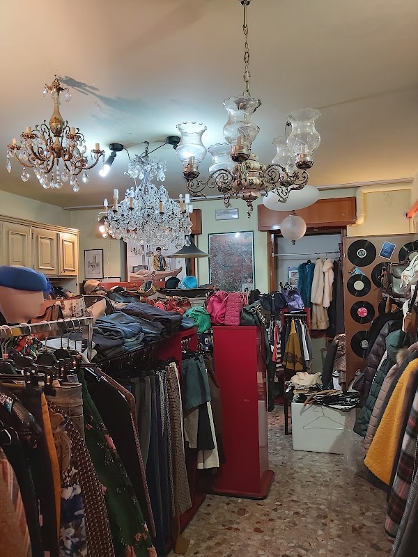 Mercatino Vintage Verona (Vintage Fe) 3
