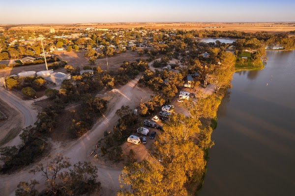 Lake Lascelles Cabins and Camping 2