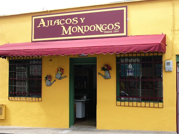 Ajiacos y Mondongos