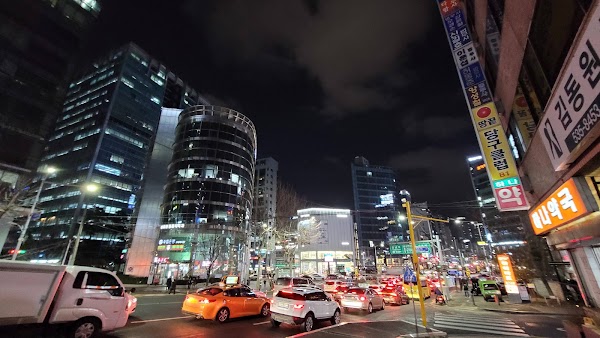 Seoul National University of Education Station 3
