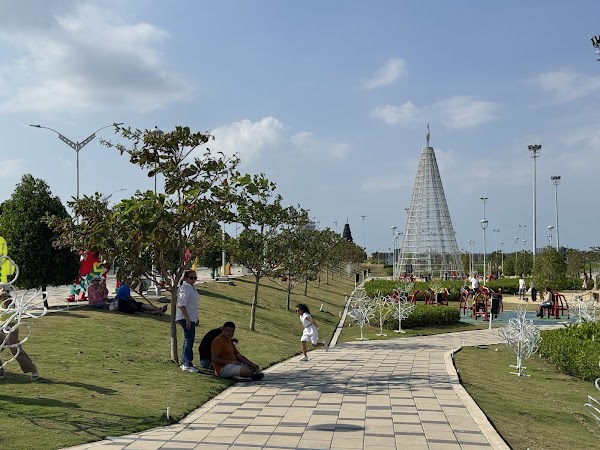 Shakira Statue 3
