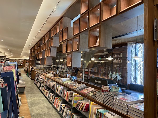 Kinokuniya (centralwOrld) 3