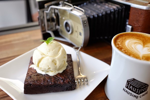 HAUSINC CAFE 4