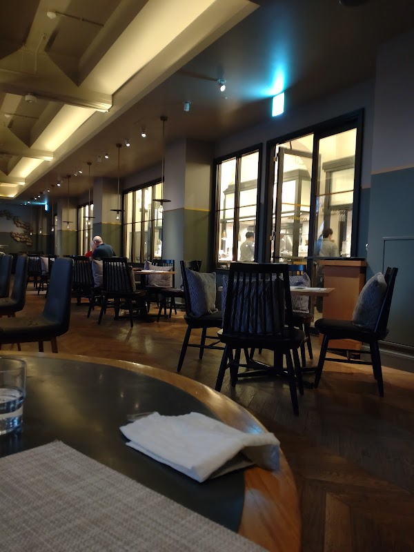 crossfield with TERRACE LOUNGE 2