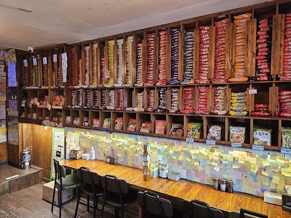 Jongno 24 Hours Ramen Convenience Store 3