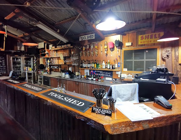 Toolshed Bar, Bistro & Cabins 1