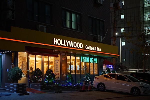Cafe Hollywood 카페헐리우드 신촌점 1