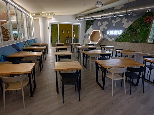 No.9 Cafe at the Beach
