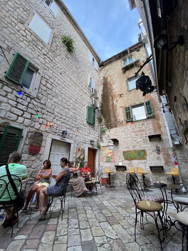 Letrika Caffe Bar