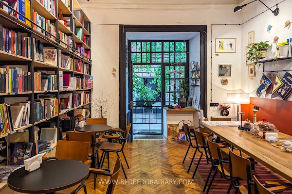 Eari BookCafe
