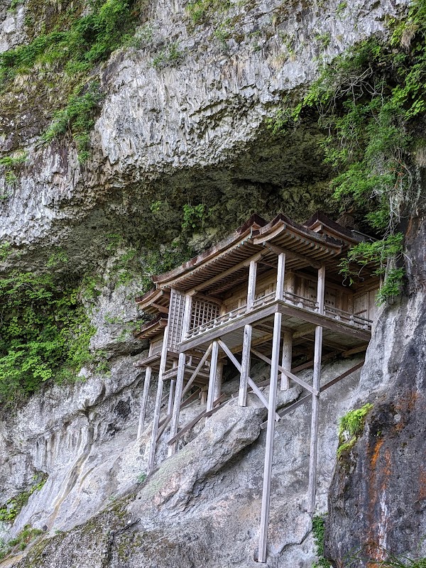 Sanbutsu-ji Temple