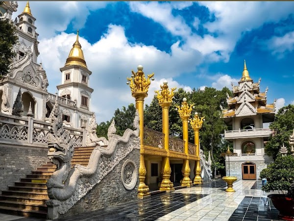 Buu Long Pagoda 3