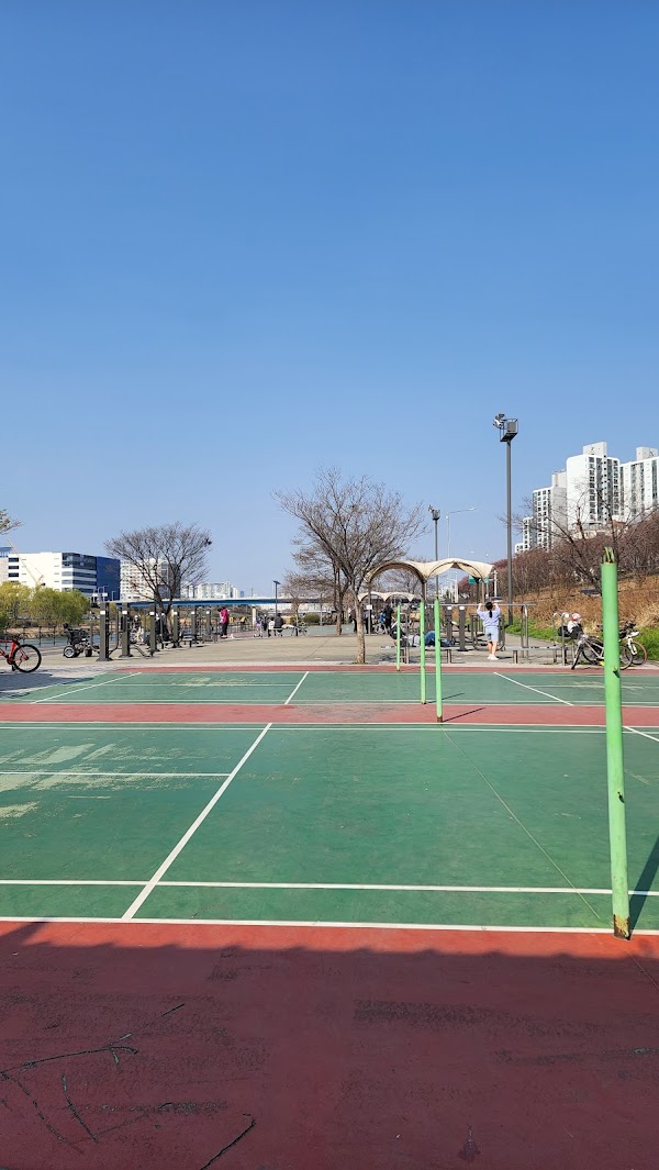 Seongjeong Embankment Walkway