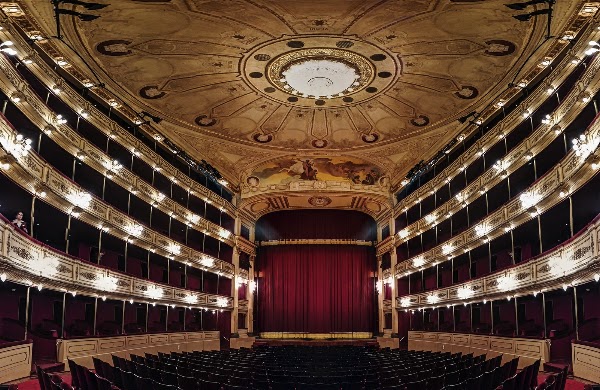 Solis Theater 5