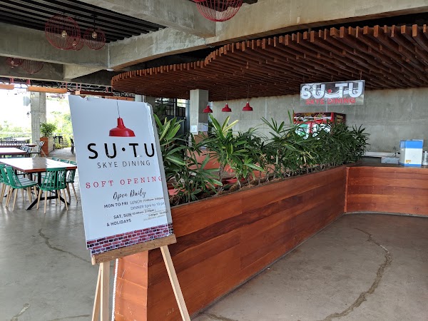 Hugo Skye Lounge