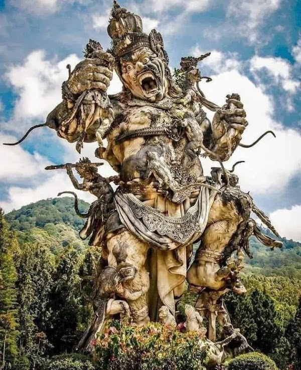 Statue of Kumbakarna Laga