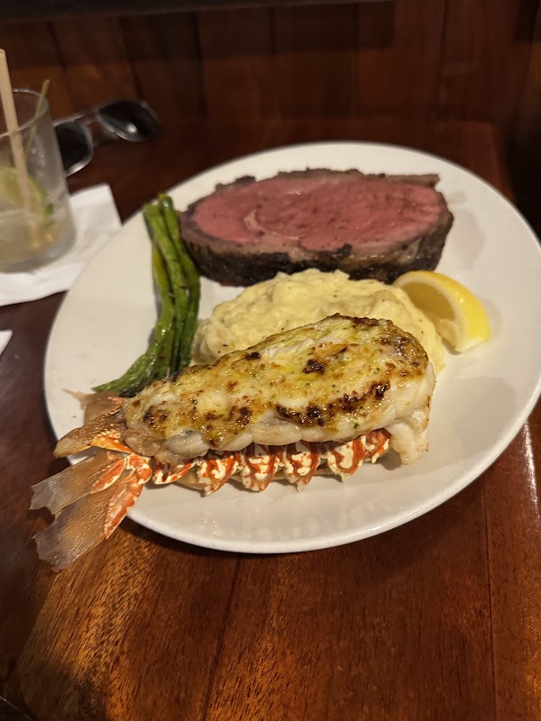 Duke's Waikiki 3