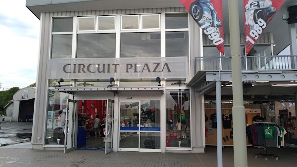 CIRCUIT PLAZA