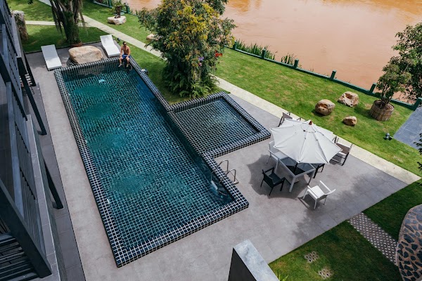 Riverside Villa 4