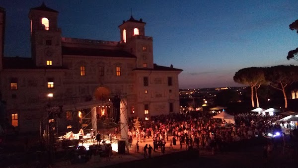 Viale di Villa Medici