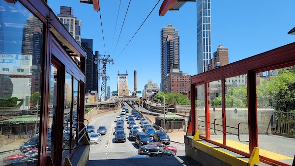 Tramway Plaza 5
