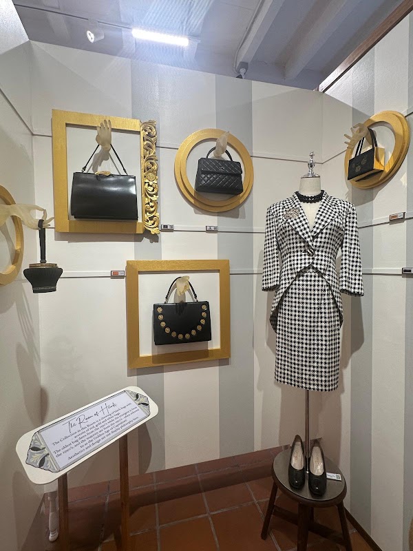 The Private Collection of Vintage Bags & StrangebutCool 3