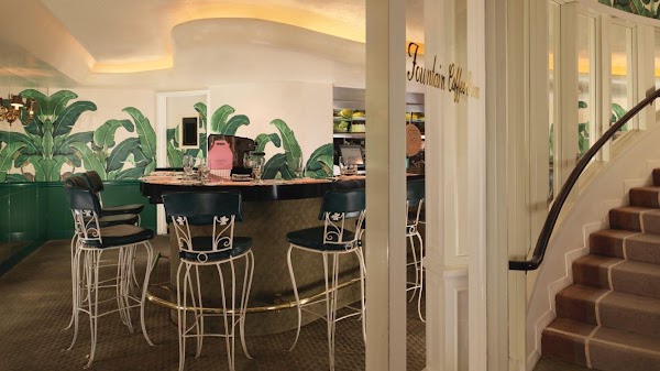 Fountain Coffee Room 1