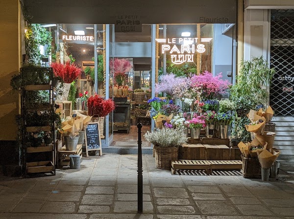 Le Petit Paris Fleuri