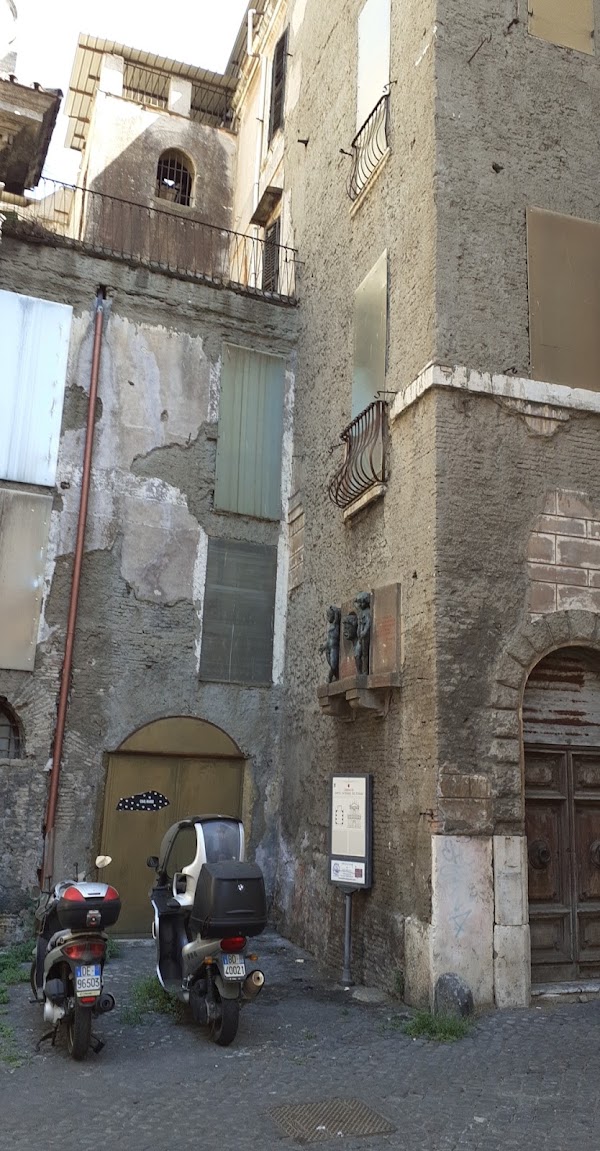 Piazza Mattei 3