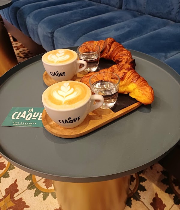 La Claque Coffee Shop 5