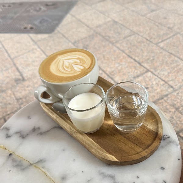 La Claque Coffee Shop 4