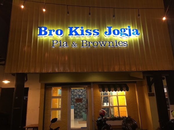 Bakpia Bro Kiss Jogja (pia Crispy) 1