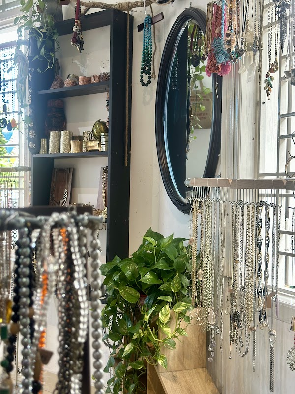 GO2HAND (VINTAGE-THRIFT-ACCESSORIES SHOP) 5