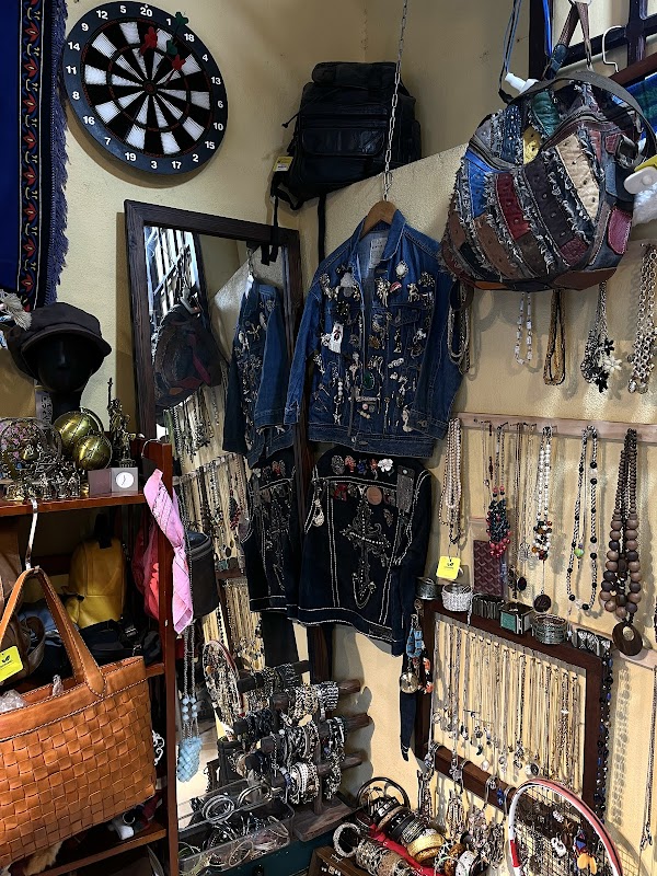 GO2HAND (VINTAGE-THRIFT-ACCESSORIES SHOP) 4