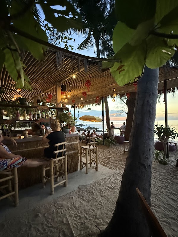 Secret Beach: Lost 'N Found Beach Bar 1