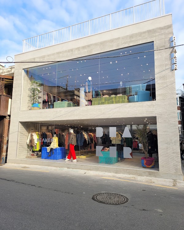 Beaker Flagship Store 3