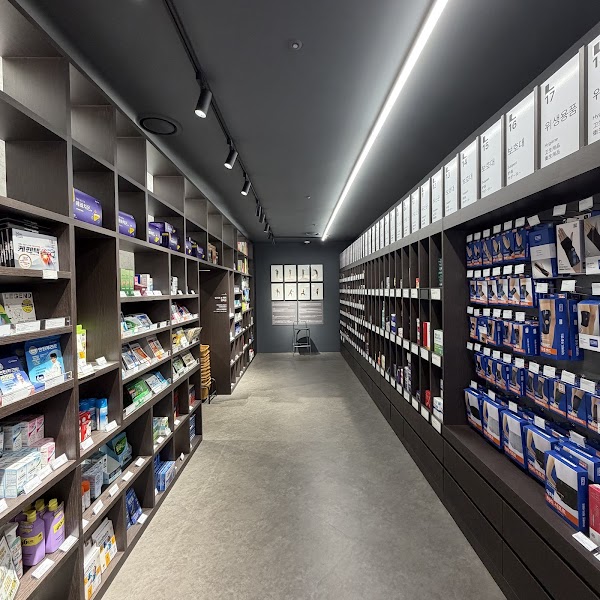 옵티마 웰니스 뮤지엄 약국 종각점 | OWM약국 | OWM | 80평 대형약국 | Optima Wellness Museum Pharmacy Jonggak Branch| Optima健康博物馆 钟阁店 | 全年无休 4