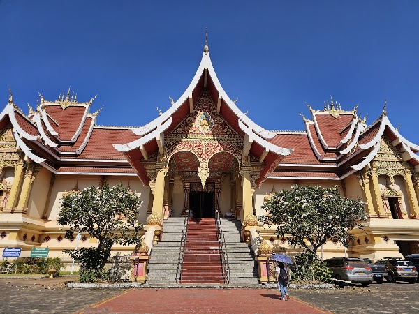 Wat That Luang Neua
