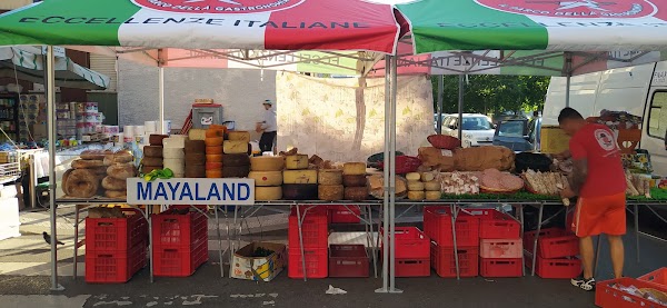 Mercato sabato via fauché banco di Luca&Marika