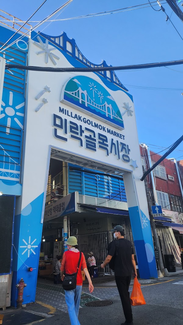 Millak Golmok Market 3