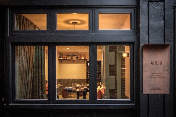 Aulis London
