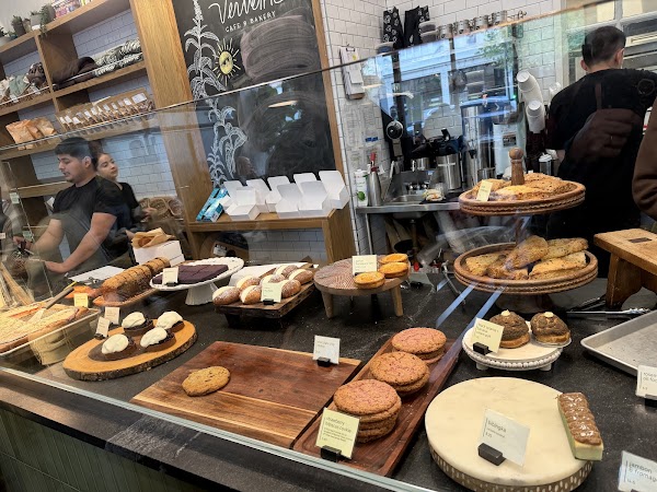Verveine Cafe & Bakery 3