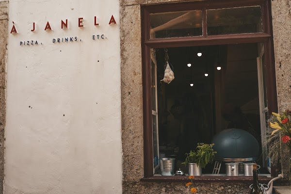 À JANELA
