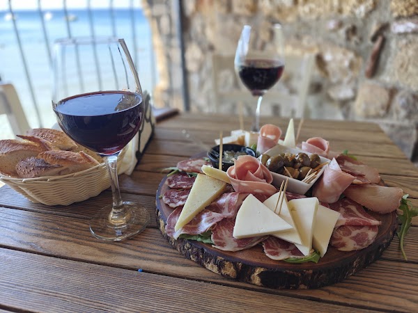 Enoteca Le Petit Tonneau 3