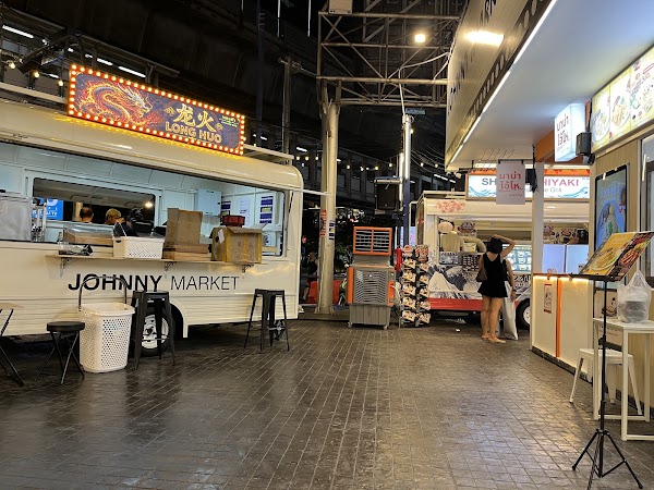 Johnny Market Ekkamai 4