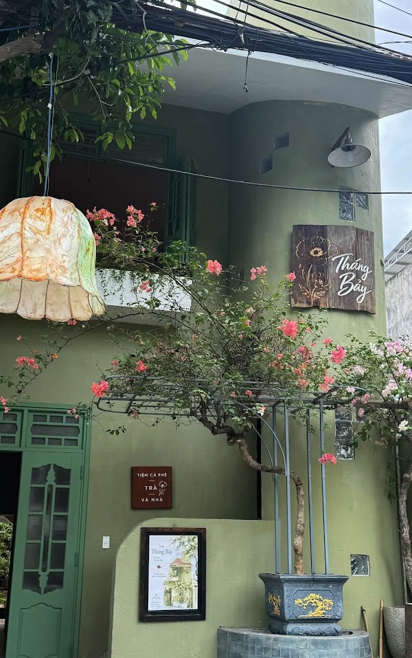 Tiệm Tháng Bảy, Cà phê, Trà và Nhà 1