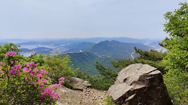 불모산