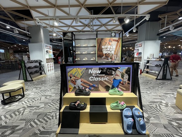 CROCS LIVING WORLD DENPASAR BALI 5