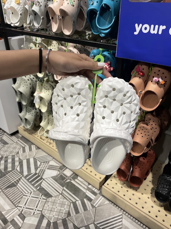 CROCS LIVING WORLD DENPASAR BALI 4