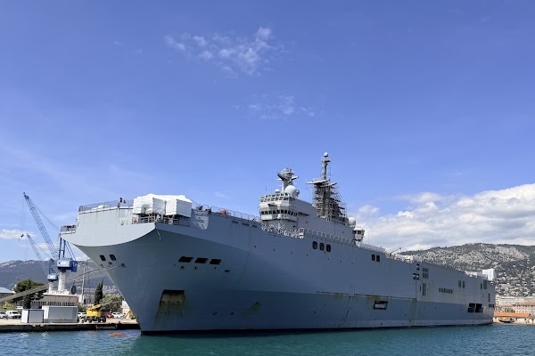 Visit the harbor of Toulon